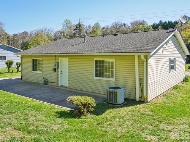 88 Lees Creek Road, Asheville, NC 28806