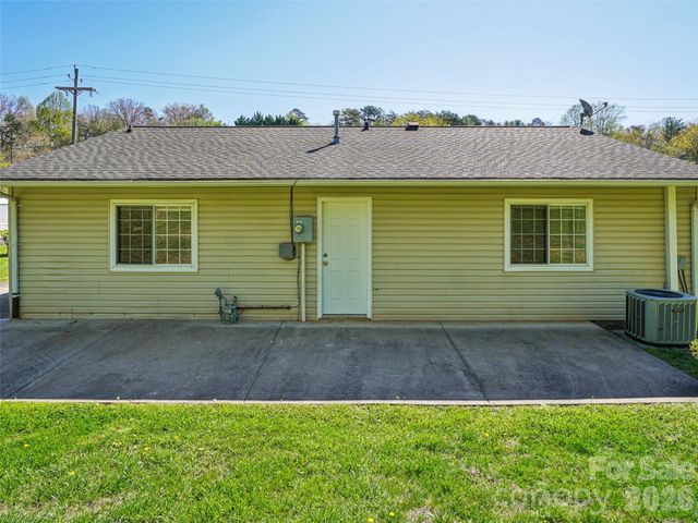 88 Lees Creek Road, Asheville, NC 28806