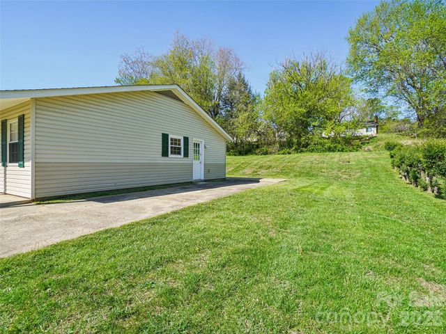 88 Lees Creek Road, Asheville, NC 28806