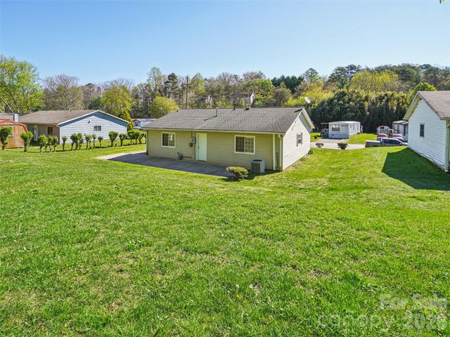 88 Lees Creek Road, Asheville, NC 28806
