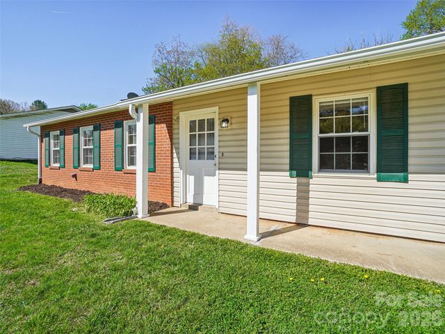 88 Lees Creek Road, Asheville, NC 28806