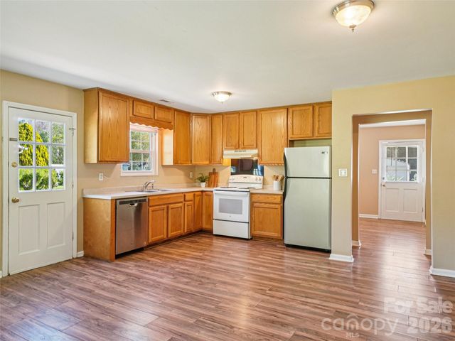 88 Lees Creek Road, Asheville, NC 28806
