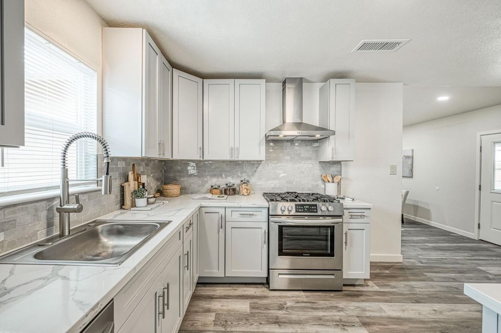 Image 12 of property listing at 2612 Purdue Avenue, Clovis, CA 93611