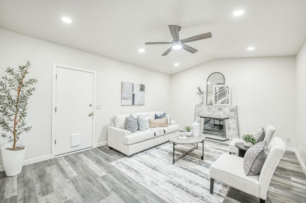Image 15 of property listing at 2612 Purdue Avenue, Clovis, CA 93611