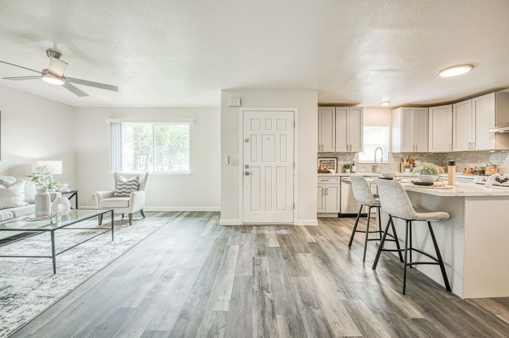 Image 2 of property listing at 2612 Purdue Avenue, Clovis, CA 93611