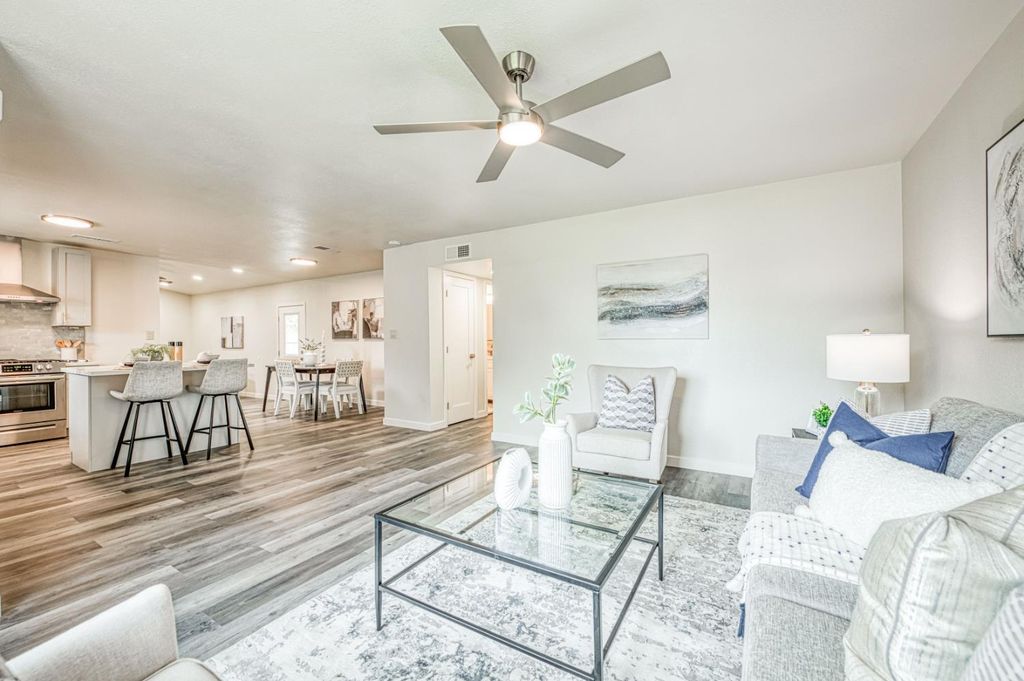 Image 6 of property listing at 2612 Purdue Avenue, Clovis, CA 93611