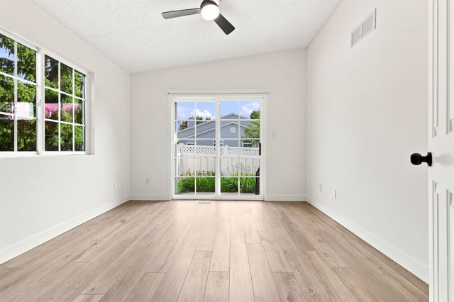 12527 Douglas Parkway, Urbandale, IA 50323