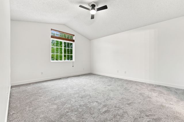 12527 Douglas Parkway, Urbandale, IA 50323