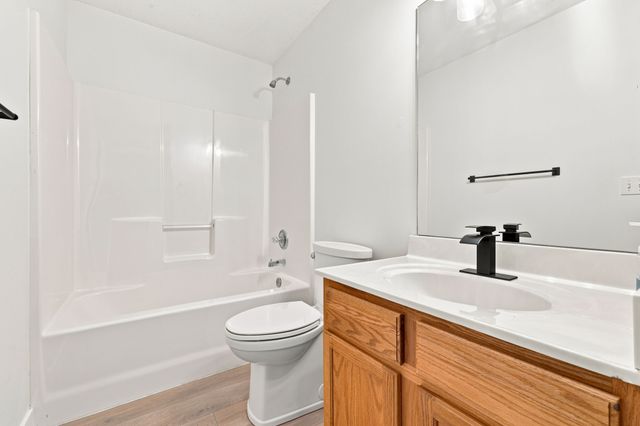 12527 Douglas Parkway, Urbandale, IA 50323