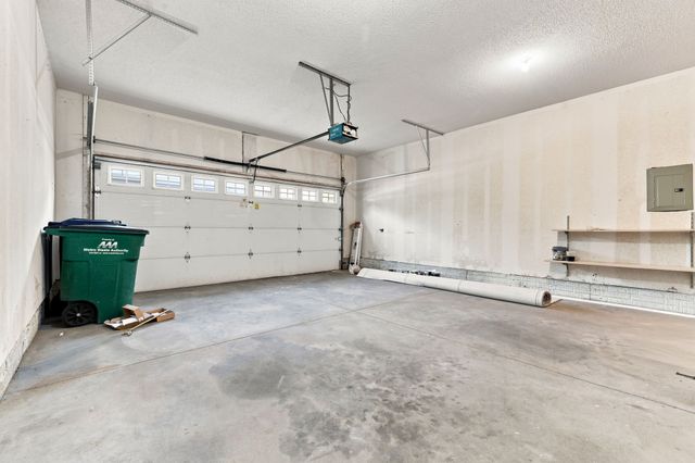 12527 Douglas Parkway, Urbandale, IA 50323