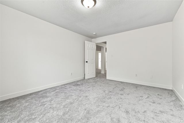 12527 Douglas Parkway, Urbandale, IA 50323