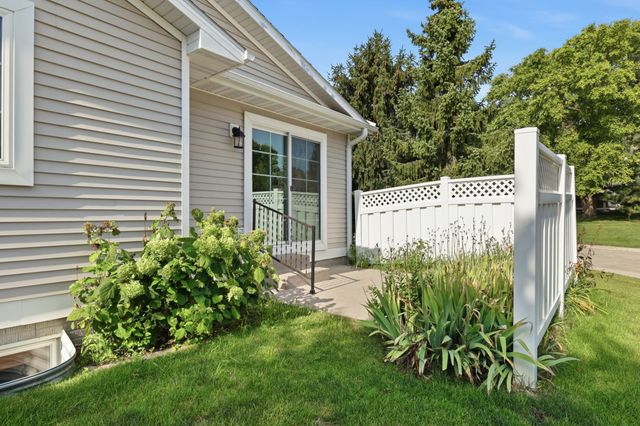 12527 Douglas Parkway, Urbandale, IA 50323