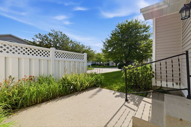 12527 Douglas Parkway, Urbandale, IA 50323