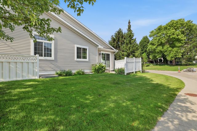 12527 Douglas Parkway, Urbandale, IA 50323