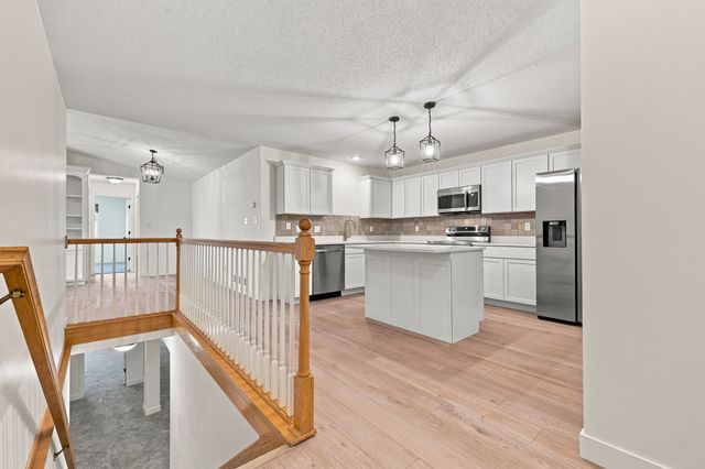 12527 Douglas Parkway, Urbandale, IA 50323