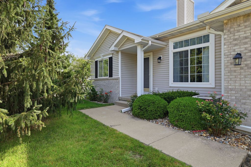 12527 Douglas Parkway, Urbandale, IA 50323