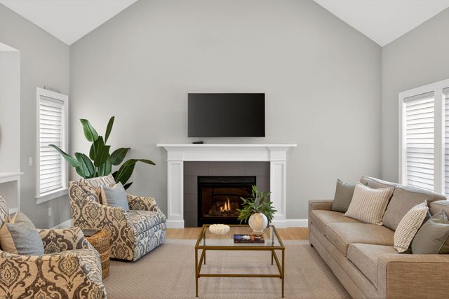 15 Rosewood Circle, Mashpee, MA 02649