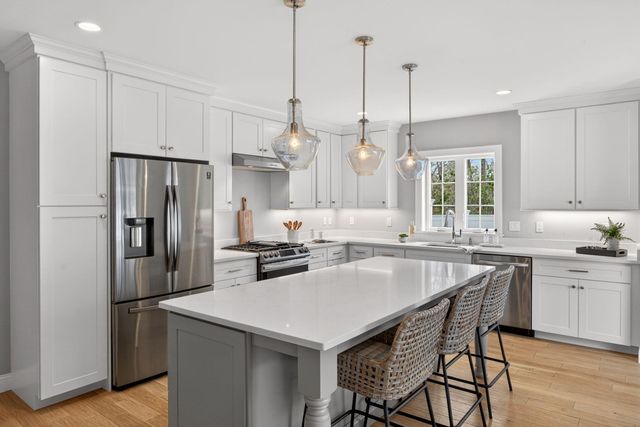 15 Rosewood Circle, Mashpee, MA 02649