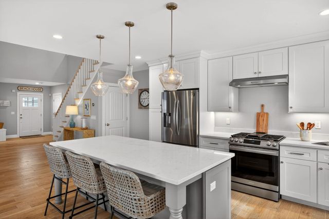 15 Rosewood Circle, Mashpee, MA 02649