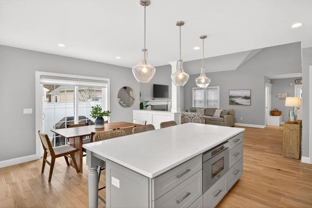 15 Rosewood Circle, Mashpee, MA 02649