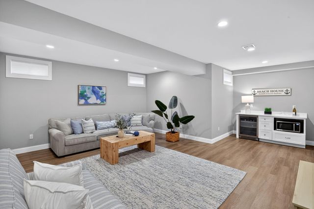 15 Rosewood Circle, Mashpee, MA 02649