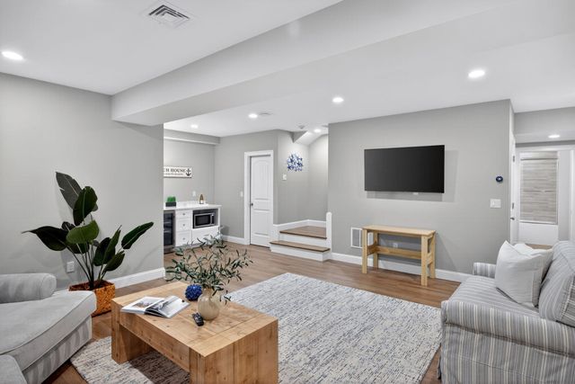 15 Rosewood Circle, Mashpee, MA 02649