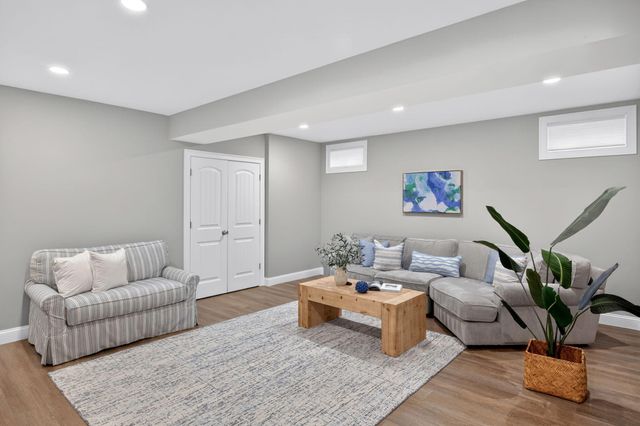 15 Rosewood Circle, Mashpee, MA 02649