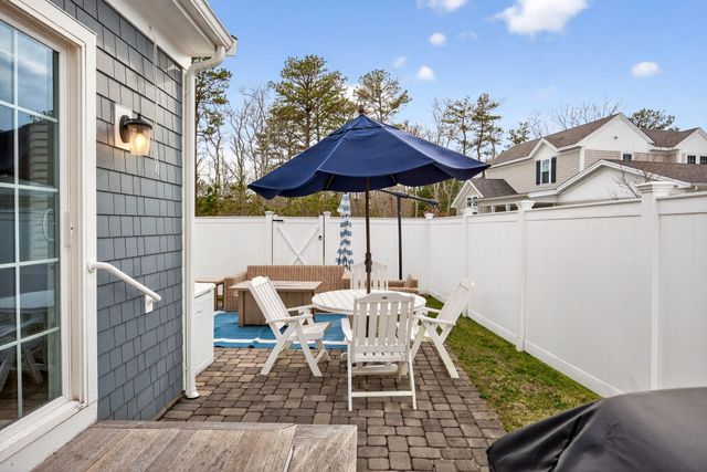 15 Rosewood Circle, Mashpee, MA 02649