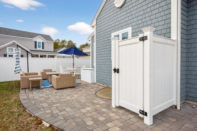 15 Rosewood Circle, Mashpee, MA 02649