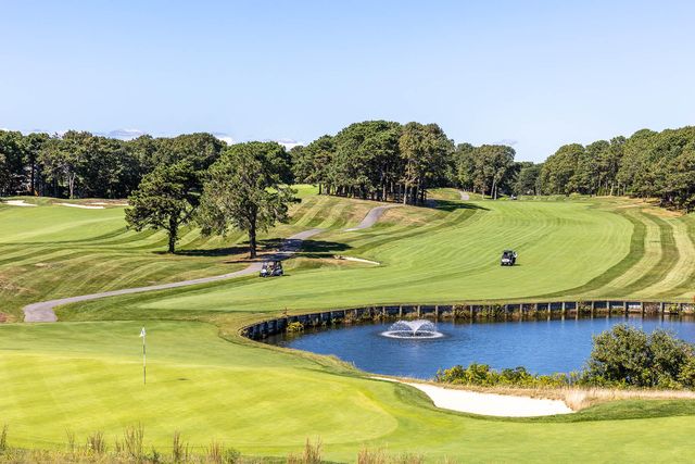 15 Rosewood Circle, Mashpee, MA 02649