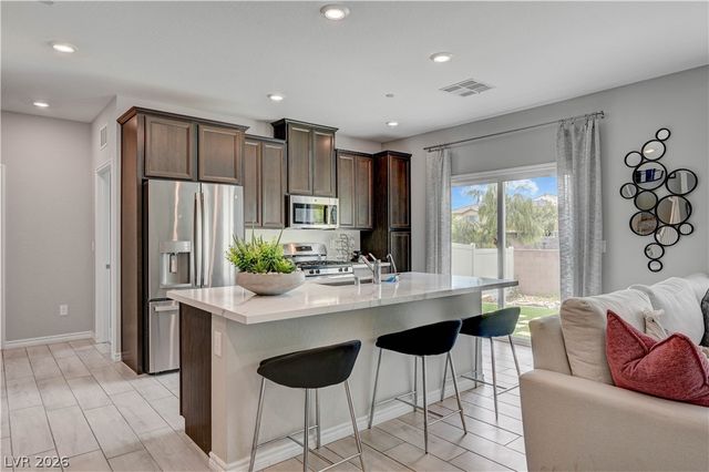 7334 North Decatur Boulevard 2, Las Vegas, NV 89131