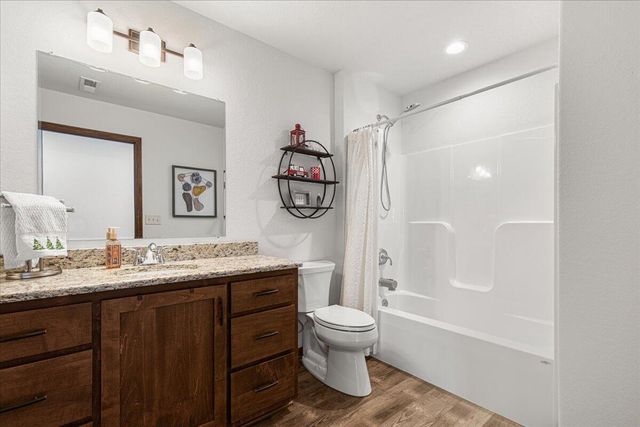 1155 Ellys WAY, Slinger, WI 53086