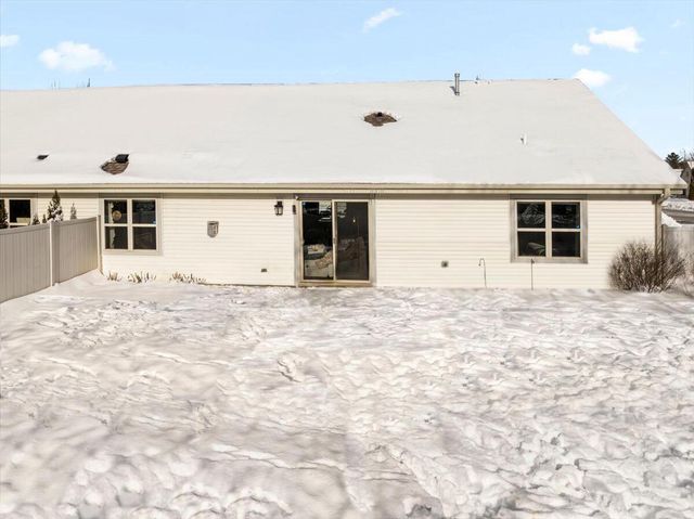 1155 Ellys WAY, Slinger, WI 53086