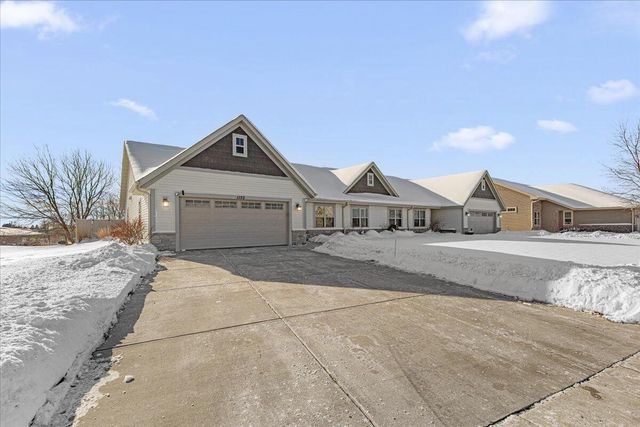1155 Ellys WAY, Slinger, WI 53086