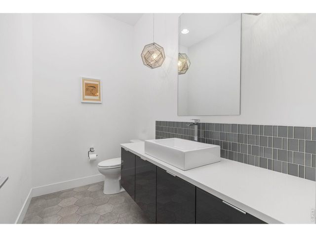 8675 Summerlin Pl, Longmont, CO 80503