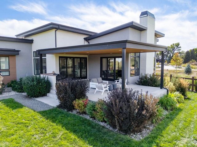 8675 Summerlin Pl, Longmont, CO 80503
