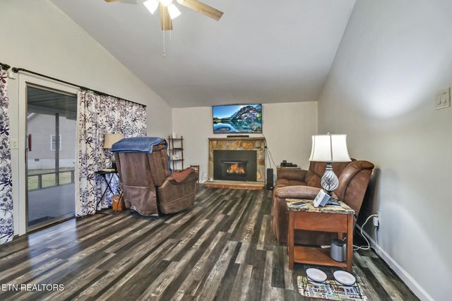 8217 Cherokee Tr, Crossville, TN 38572