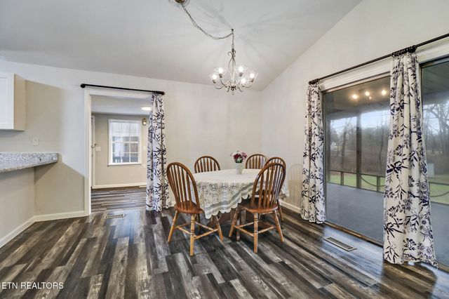 8217 Cherokee Tr, Crossville, TN 38572