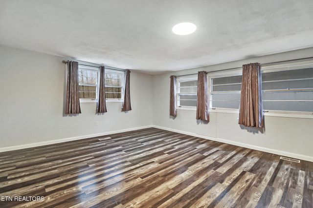 8217 Cherokee Tr, Crossville, TN 38572