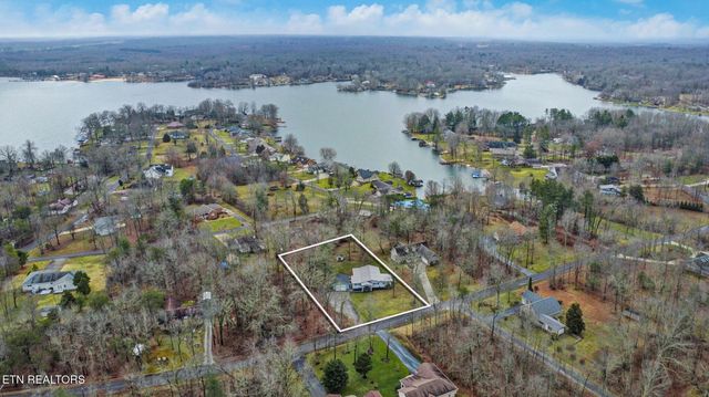 8217 Cherokee Tr, Crossville, TN 38572