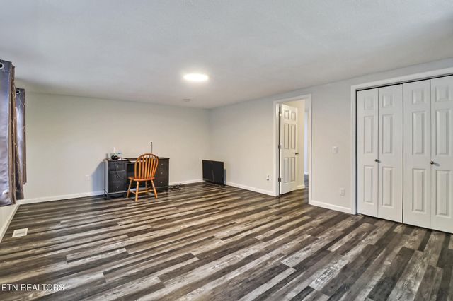 8217 Cherokee Tr, Crossville, TN 38572