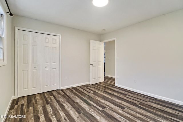 8217 Cherokee Tr, Crossville, TN 38572