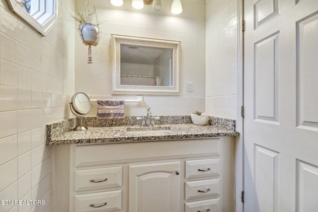 8217 Cherokee Tr, Crossville, TN 38572