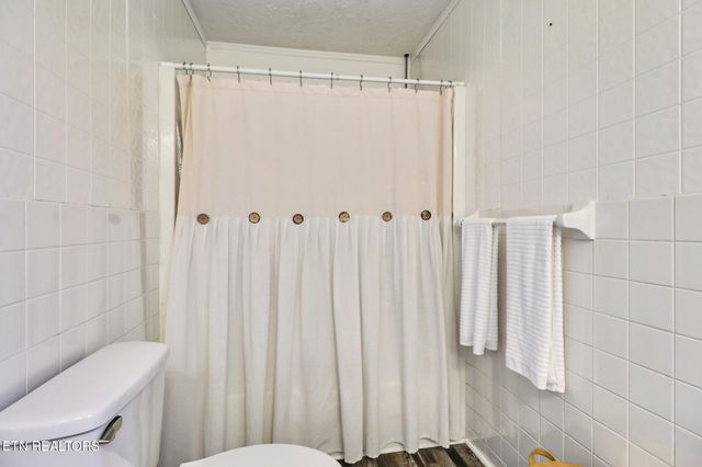 8217 Cherokee Tr, Crossville, TN 38572