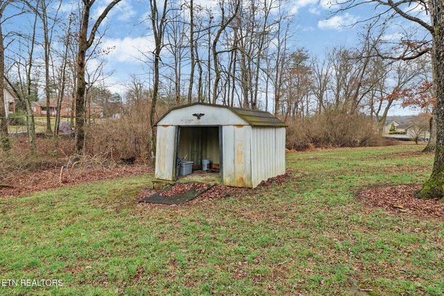 8217 Cherokee Tr, Crossville, TN 38572