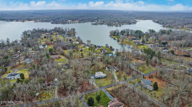 8217 Cherokee Tr, Crossville, TN 38572