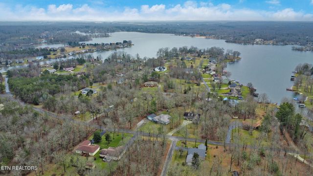 8217 Cherokee Tr, Crossville, TN 38572