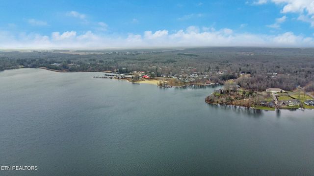 8217 Cherokee Tr, Crossville, TN 38572