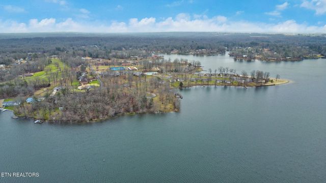 8217 Cherokee Tr, Crossville, TN 38572