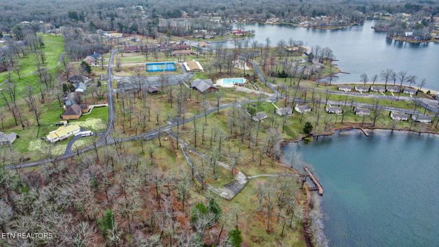 8217 Cherokee Tr, Crossville, TN 38572